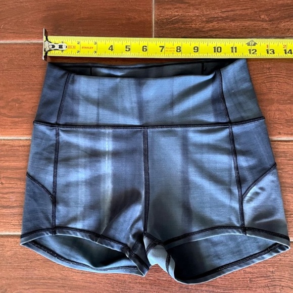 🍋 Lululemon Navy Shorts - Picture 2 of 3